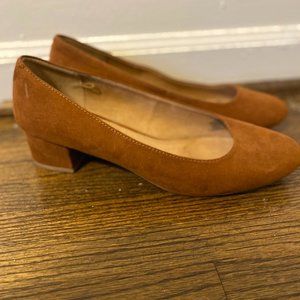 Old Navy Faux Suede Mid-Heel Pumps Size 11